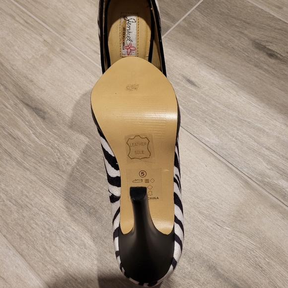 Shoes - Picture 3 of 3